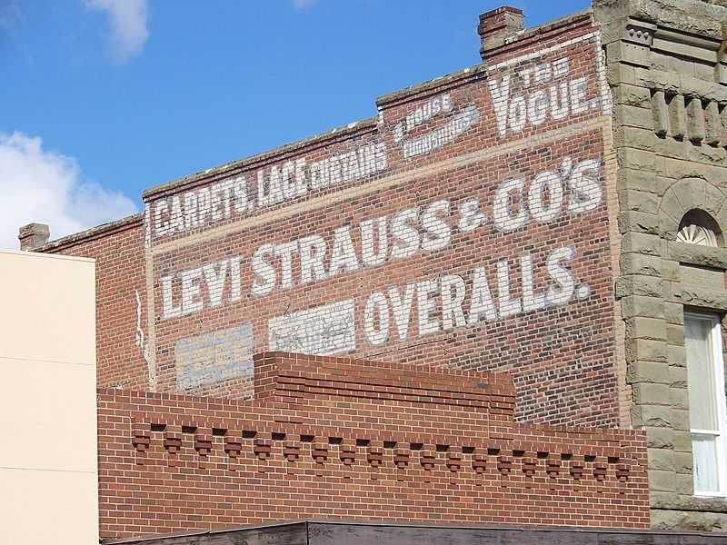 800px-Levi_Strauss_sign