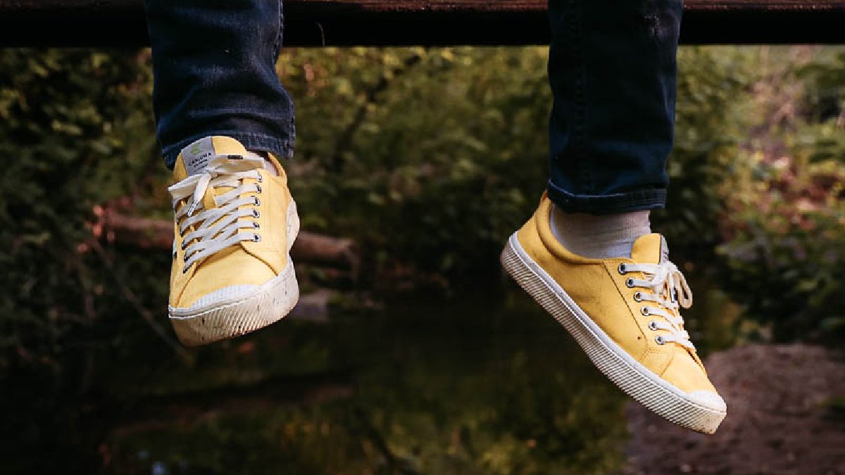 Cariuma Review Feet Shot of Cariuma OCA Low in Yellow on Man