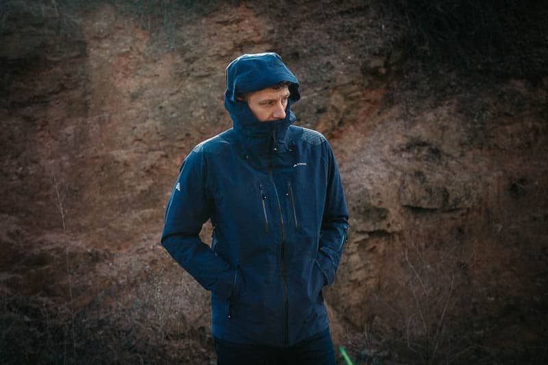 hard shell mountain Cortazu jacket with hood