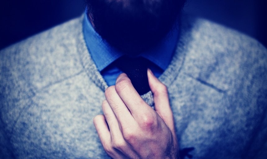 Man in cashmere sweater with beard and tie