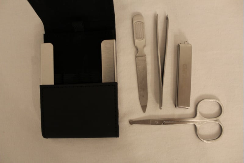 Manscaped Shears 2.0 grooming kit components