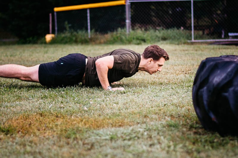 model doing pushups in vuori workout clothes