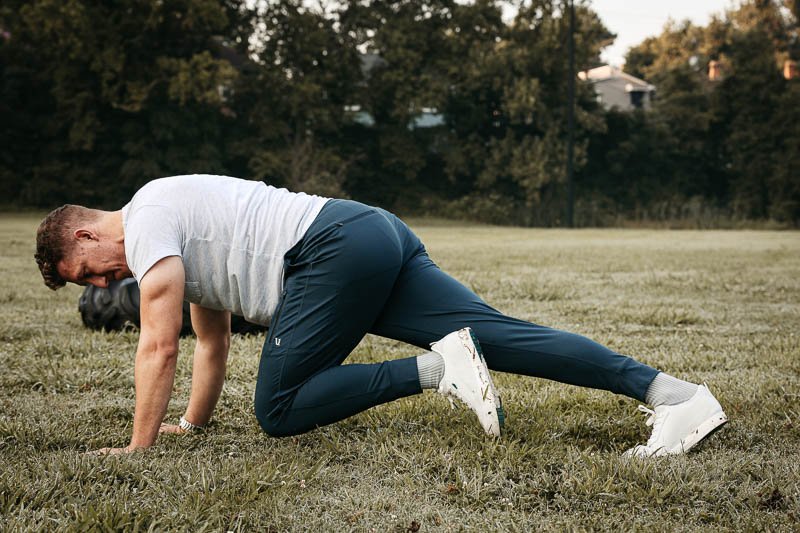 model exercising in vuori sunday performance joggers