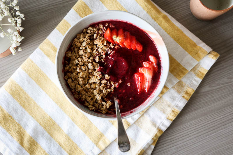 Noom bowl of granola top down