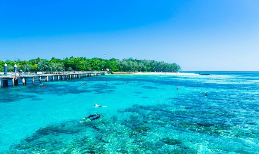 People snorkling in Great Barrier Reef, clear sky