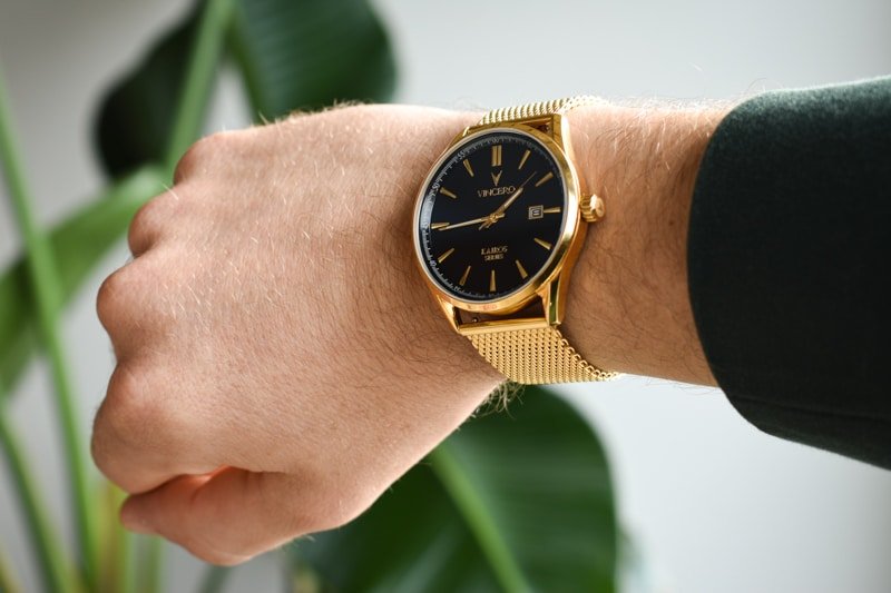 Vincero Kairos gold on wrist