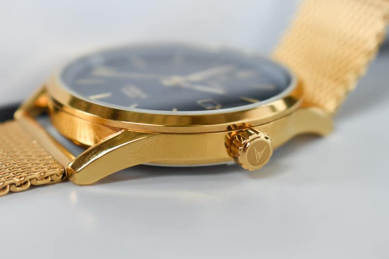 Vincero Kairos gold strap side on crown