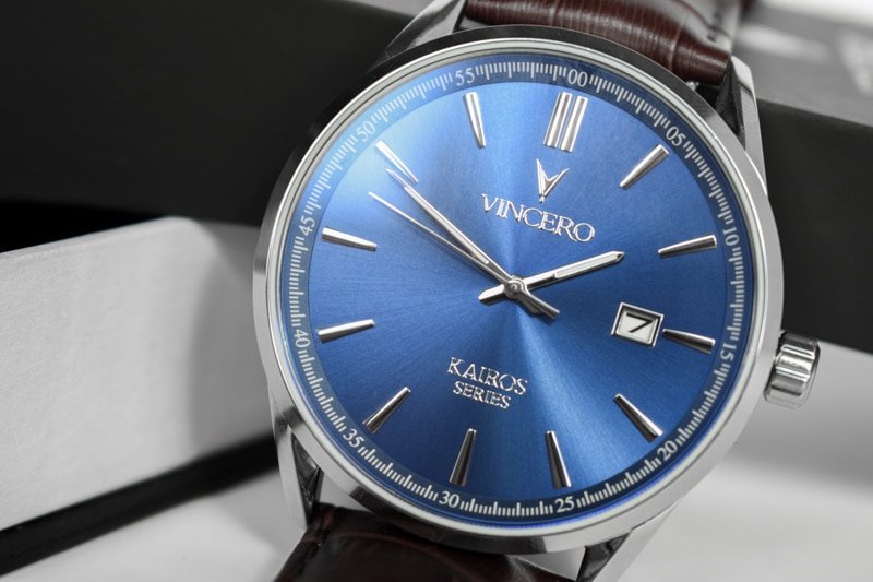 Vincero Kairos Review blue dial close up angle